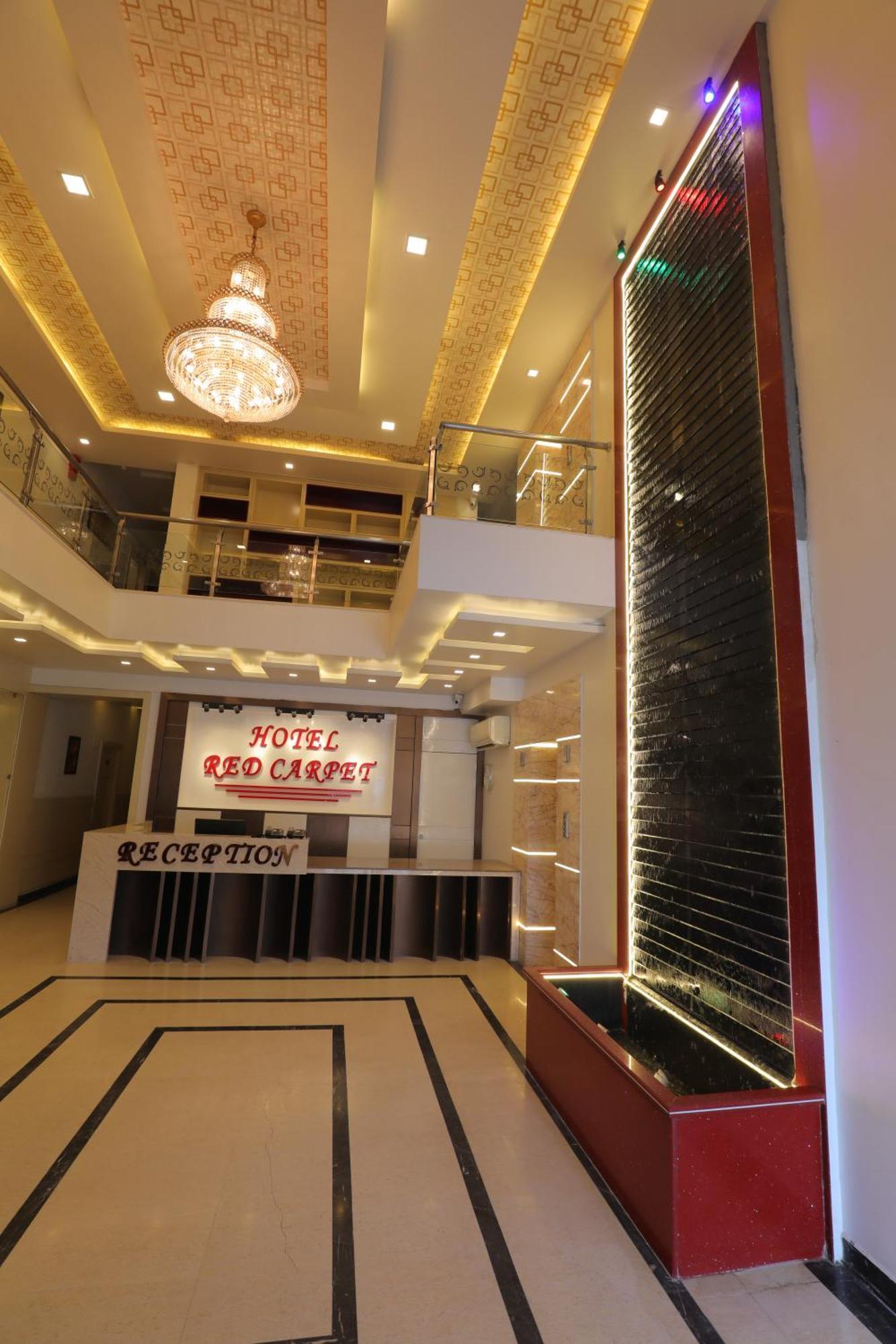 Hotel Red Carpet Tajganj Bagian luar foto