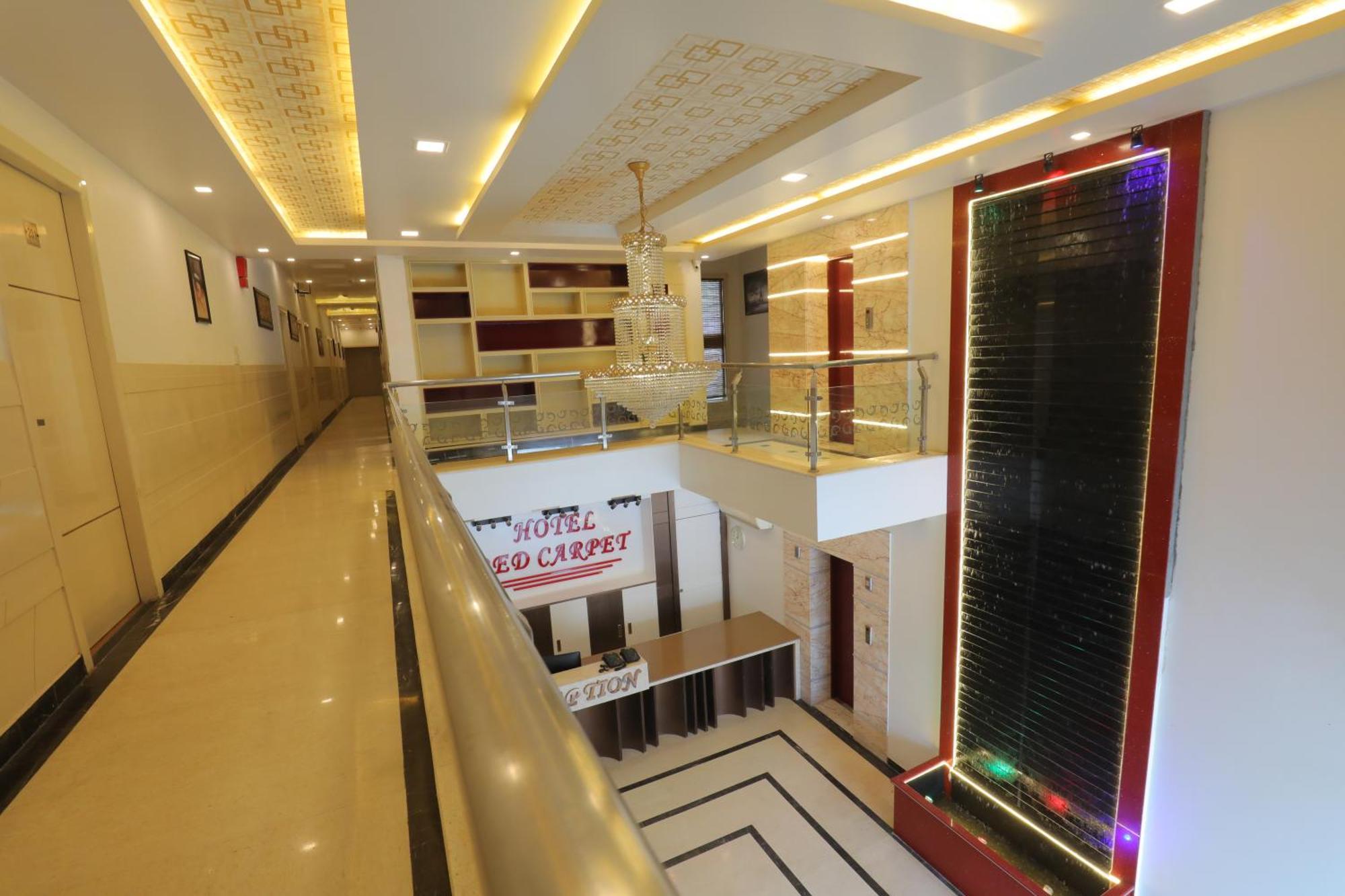 Hotel Red Carpet Tajganj Bagian luar foto
