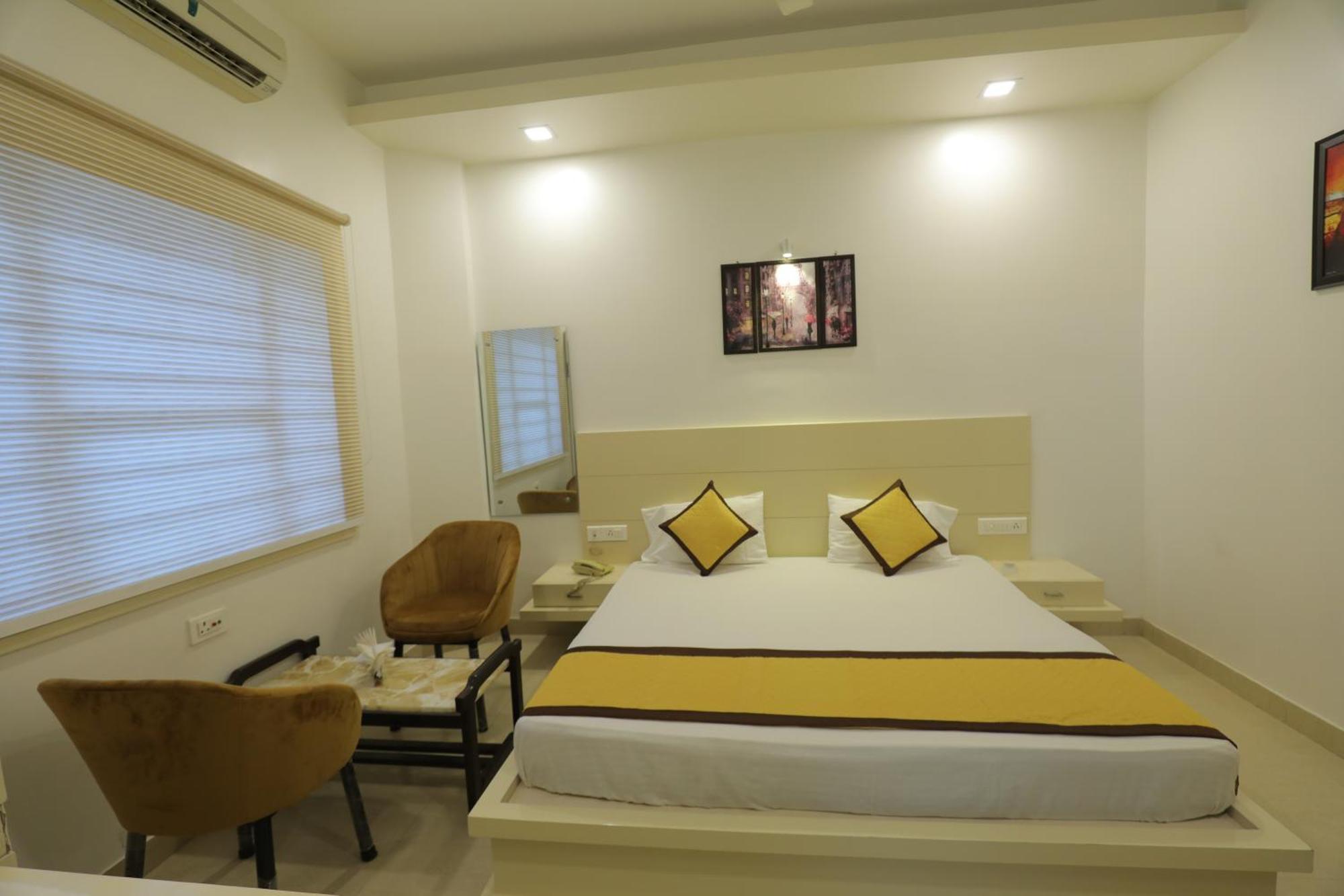 Hotel Red Carpet Tajganj Bagian luar foto