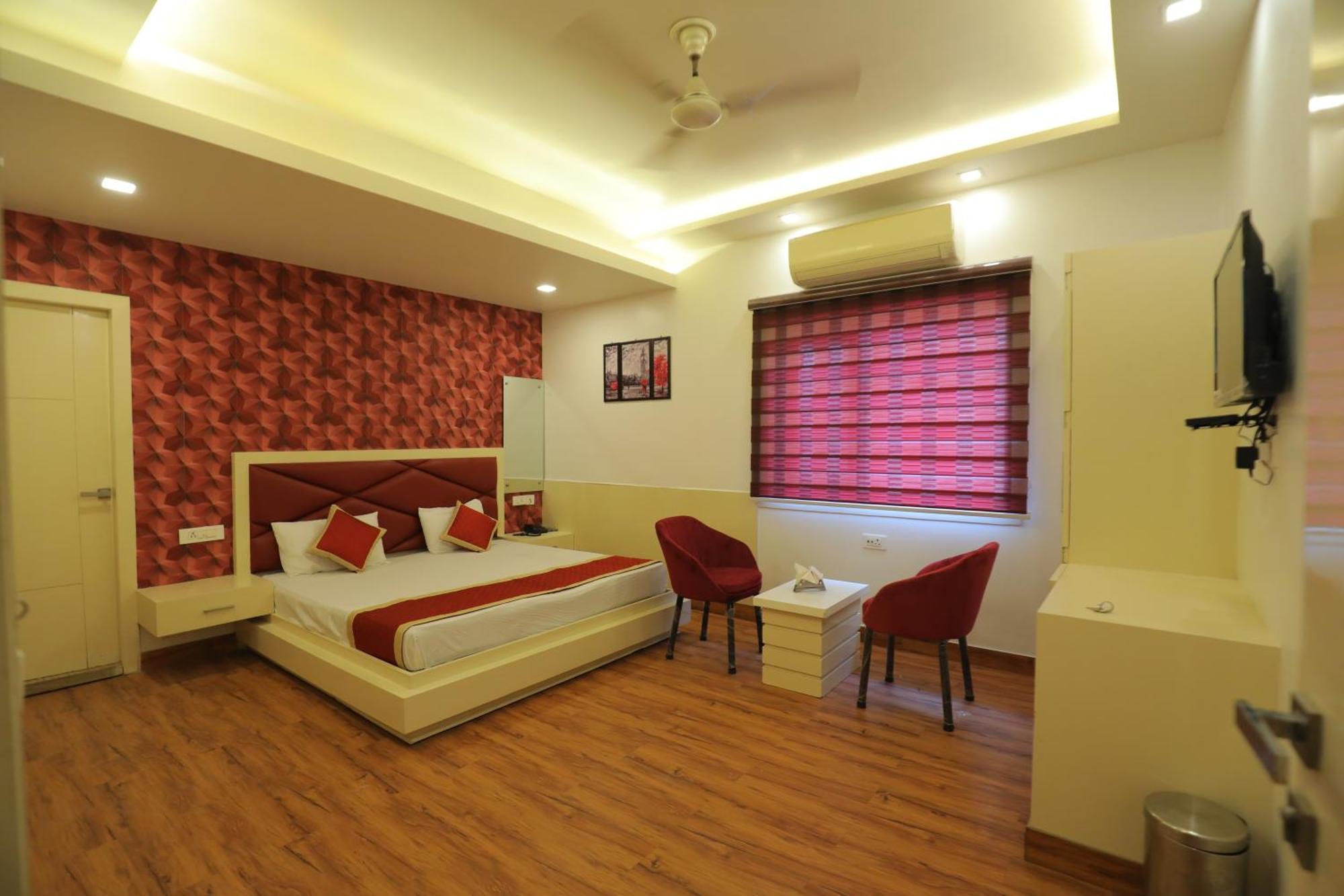 Hotel Red Carpet Tajganj Bagian luar foto