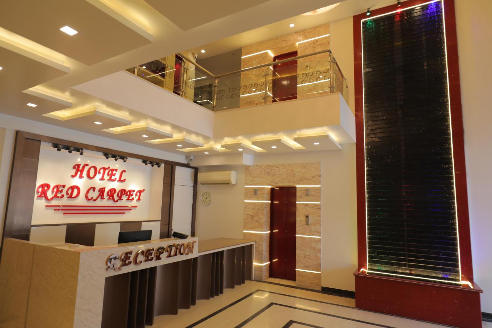 Hotel Red Carpet Tajganj Bagian luar foto