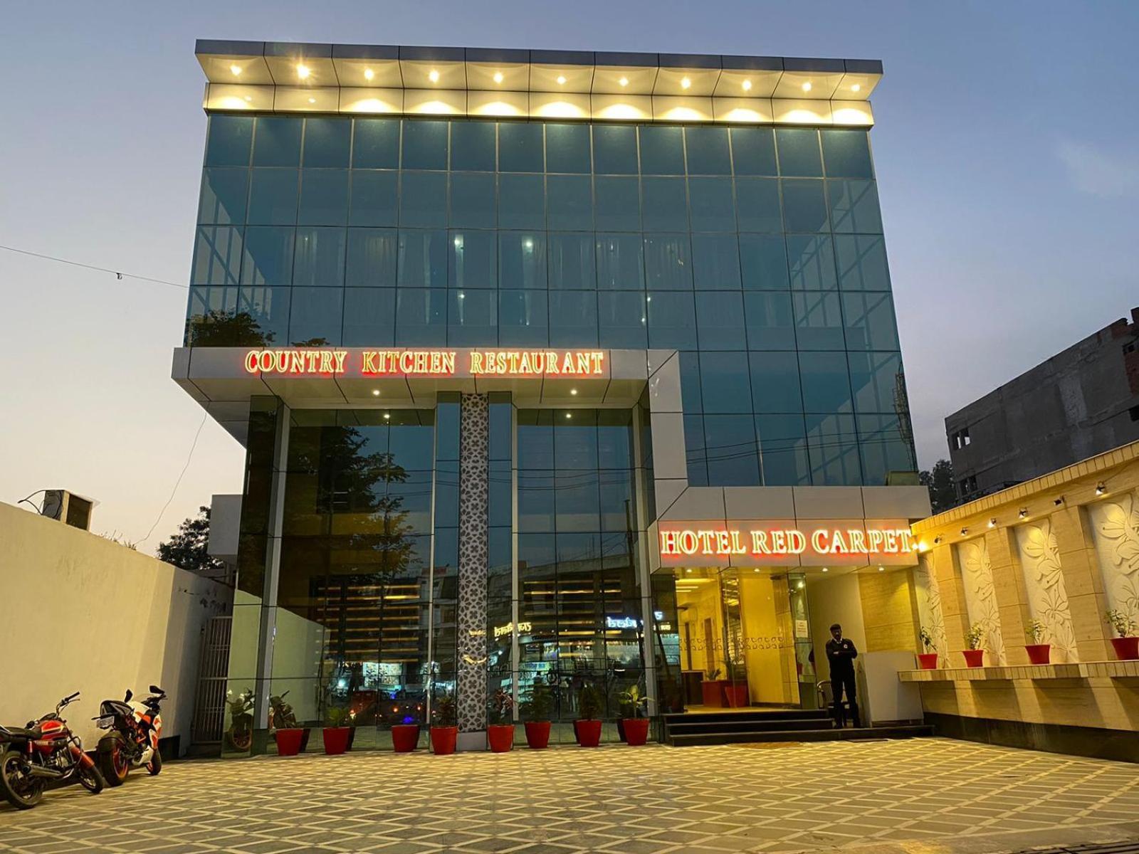 Hotel Red Carpet Tajganj Bagian luar foto
