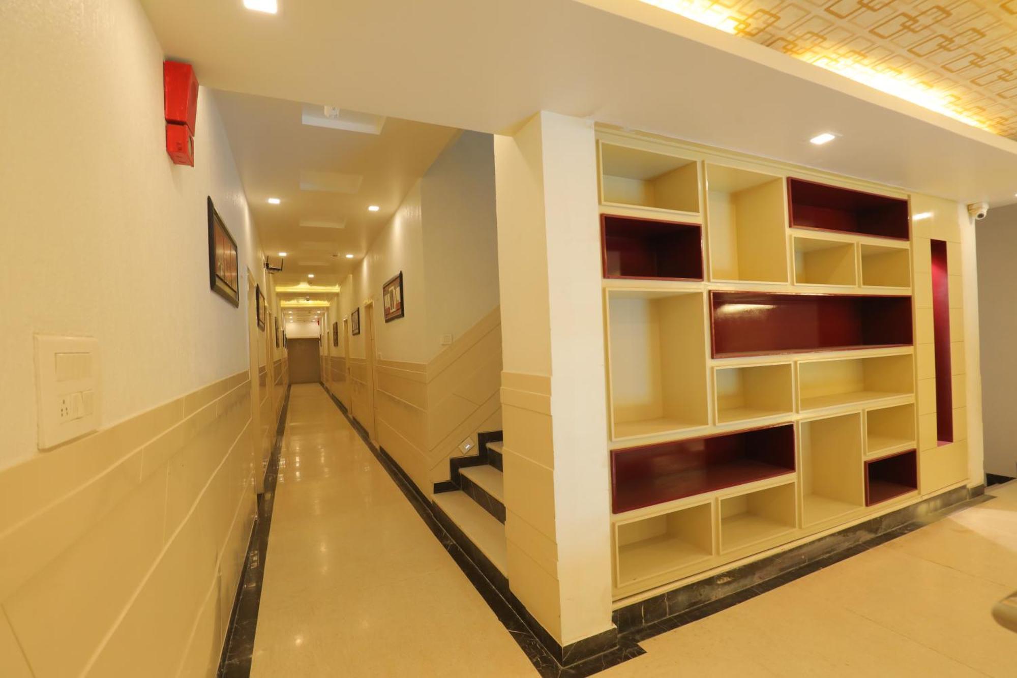 Hotel Red Carpet Tajganj Bagian luar foto